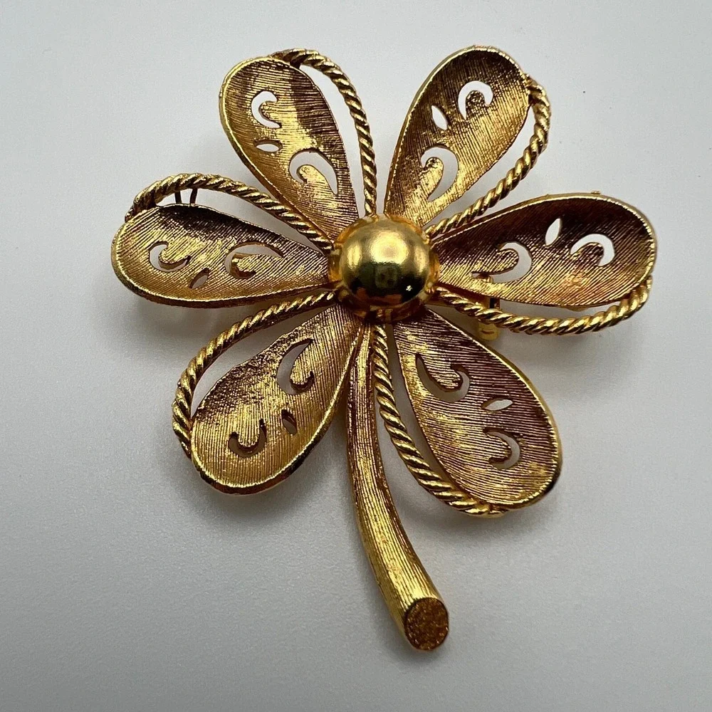 Vintage Flower‎ Brooch Gold Tone Cut Out Open Metal Work Pin